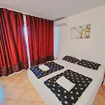 Damian Apartments