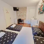 Damian Apartments